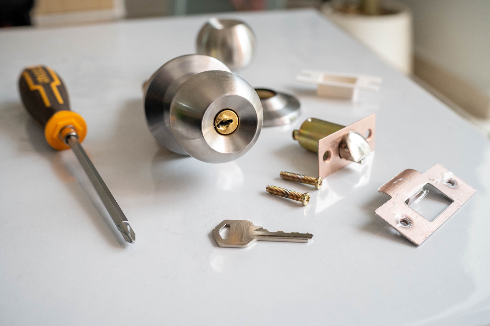 Door Knob Breakdown: Locksmith Service Reference